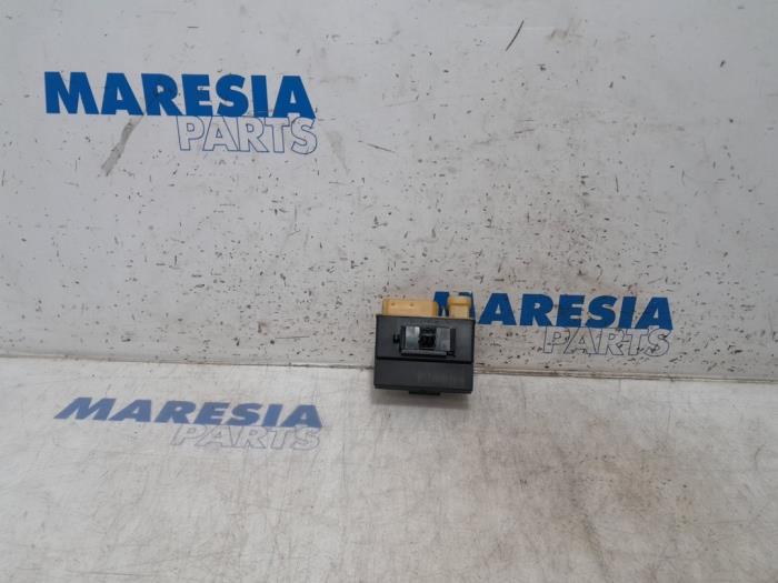Gebruikte Koelvin module Citroen C3 (SC) 1.6 HDi 92 Prijs € 15,00 Margeregeling aangeboden door Maresia Parts