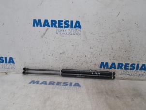 Gebruikte Gasdemperset Achterklep Fiat 500 (312) 1.2 69 Prijs € 30,00 Margeregeling aangeboden door Maresia Parts