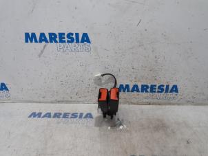 Gebruikte Veiligheidsgordel Insteek rechts-achter Peugeot 308 SW (L4/L9/LC/LJ/LR) 1.6 BlueHDi 120 Prijs € 50,00 Margeregeling aangeboden door Maresia Parts