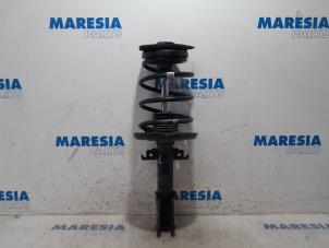 Gebruikte Schokdemperpoot links-voor Renault Scénic III (JZ) 1.4 16V TCe 130 Prijs € 50,00 Margeregeling aangeboden door Maresia Parts