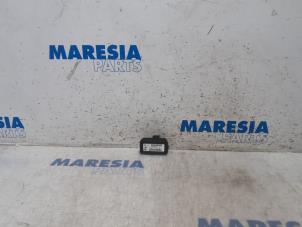 Gebruikte Esp computer Renault Scénic III (JZ) 1.4 16V TCe 130 Prijs € 19,50 Margeregeling aangeboden door Maresia Parts