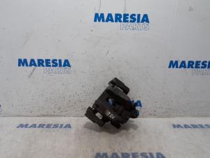 Gebruikte Remklauw (Tang) rechts-voor Citroen C4 Grand Picasso (3A) 1.6 BlueHDI 120 Prijs € 50,00 Margeregeling aangeboden door Maresia Parts