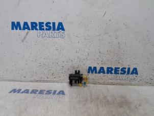 Gebruikte Turbodrukregelaar Citroen C4 Grand Picasso (3A) 1.6 BlueHDI 120 Prijs € 40,00 Margeregeling aangeboden door Maresia Parts