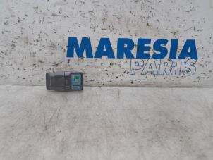Gebruikte AUX/USB aansluiting Fiat 500 (312) 1.2 69 Prijs € 20,00 Margeregeling aangeboden door Maresia Parts
