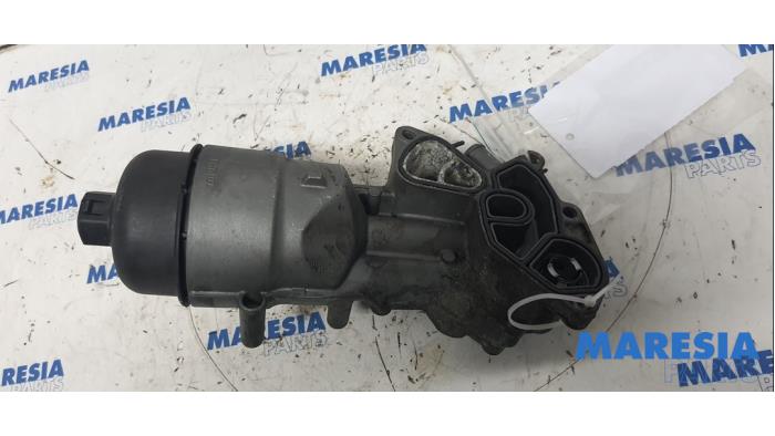 Gebruikte Oliefilterhouder Citroen C4 Grand Picasso (3A) 1.6 BlueHDI 115 Prijs € 65,00 Margeregeling aangeboden door Maresia Parts
