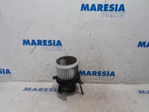 Gebruikte Chaufage Ventilatiemotor Citroen C-Elysee (DD) 1.2 Vti 82 12V Prijs € 131,25 Margeregeling aangeboden door Maresia Parts