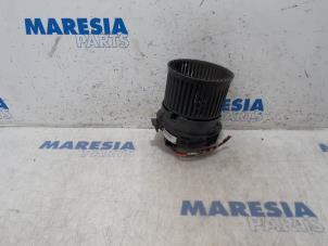Gebruikte Chaufage Ventilatiemotor Peugeot 208 I (CA/CC/CK/CL) 1.2 Vti 12V PureTech 82 Prijs € 24,95 Margeregeling aangeboden door Maresia Parts