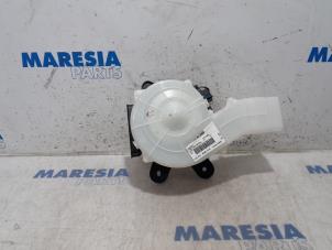 Gebruikte Kachel Ventilatiemotor Citroen C4 Grand Picasso (3A) 1.6 BlueHDI 120 Prijs € 35,00 Margeregeling aangeboden door Maresia Parts