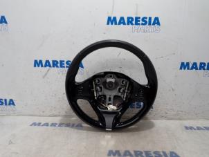 Gebruikte Stuurwiel Renault Clio IV Estate/Grandtour (7R) 1.5 Energy dCi 90 FAP Prijs € 59,99 Margeregeling aangeboden door Maresia Parts