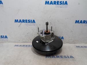 Gebruikte Rembekrachtiger Renault Grand Scénic III (JZ) 1.6 dCi Prijs € 35,00 Margeregeling aangeboden door Maresia Parts