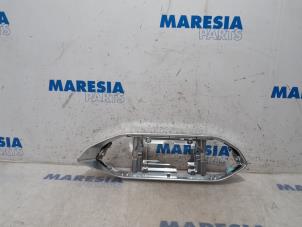 Gebruikte Dashboard sierlijst Peugeot 308 (L3/L8/LB/LH/LP) 1.2 12V e-THP PureTech 110 Prijs € 30,00 Margeregeling aangeboden door Maresia Parts
