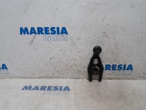 Gebruikte Koppelingsvork Peugeot 207 CC (WB) 1.6 16V Prijs € 25,00 Margeregeling aangeboden door Maresia Parts