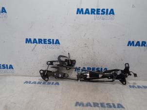 Gebruikte Cabriodak vergrendelslot Peugeot 207 CC (WB) 1.6 16V THP Prijs € 210,00 Margeregeling aangeboden door Maresia Parts