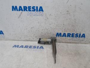 Gebruikte Stoelverstelling motor Alfa Romeo 159 Sportwagon (939BX) 2.4 JTDm 20V Prijs € 75,00 Margeregeling aangeboden door Maresia Parts