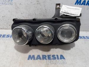 Gebruikte Koplamp rechts Alfa Romeo 159 Sportwagon (939BX) 2.4 JTDm 20V Prijs € 275,00 Margeregeling aangeboden door Maresia Parts