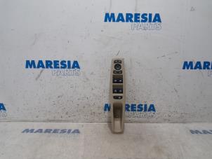 Gebruikte Combischakelaar ramen Renault Grand Scénic III (JZ) 1.6 dCi Prijs € 35,00 Margeregeling aangeboden door Maresia Parts