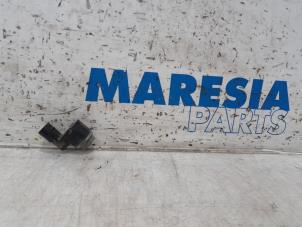 Gebruikte PDC Sensor Renault Grand Scénic III (JZ) 1.6 dCi Prijs € 20,00 Margeregeling aangeboden door Maresia Parts