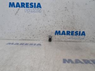 Gebruikte Parkeersensor Renault Grand Scénic III (JZ) 1.6 dCi Prijs € 25,00 Margeregeling aangeboden door Maresia Parts