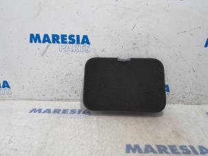 Gebruikte Opbergvak Renault Grand Scénic III (JZ) 1.6 dCi Prijs € 20,00 Margeregeling aangeboden door Maresia Parts