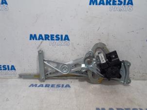 Gebruikte Ruitmechaniek 4Deurs rechts-achter Renault Grand Scénic III (JZ) 1.6 dCi Prijs € 35,00 Margeregeling aangeboden door Maresia Parts