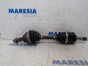 Gebruikte Aandrijfas links-voor Alfa Romeo 159 Sportwagon (939BX) 2.4 JTDm 20V Prijs € 131,25 Margeregeling aangeboden door Maresia Parts