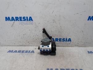 Gebruikte ABS Pomp Renault Captur (2R) 1.2 TCE 16V EDC Prijs € 105,00 Margeregeling aangeboden door Maresia Parts