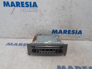 Gebruikte Radio CD Speler Peugeot 308 (4A/C) 1.6 16V THP 150 Prijs € 75,00 Margeregeling aangeboden door Maresia Parts