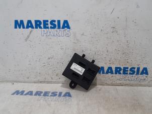 Gebruikte BCM Renault Captur (2R) 1.2 TCE 16V EDC Prijs € 35,00 Margeregeling aangeboden door Maresia Parts