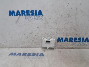 Gebruikte Module Navigatie Renault Captur (2R) 1.2 TCE 16V EDC Prijs € 35,00 Margeregeling aangeboden door Maresia Parts