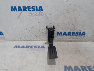 Gebruikte Sensor Gaspedaalpositie Renault Captur (2R) 1.2 TCE 16V EDC Prijs € 20,00 Margeregeling aangeboden door Maresia Parts