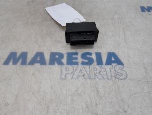 Gebruikte Gloeirelais Peugeot 207/207+ (WA/WC/WM) 1.6 16V VTi Prijs € 15,00 Margeregeling aangeboden door Maresia Parts