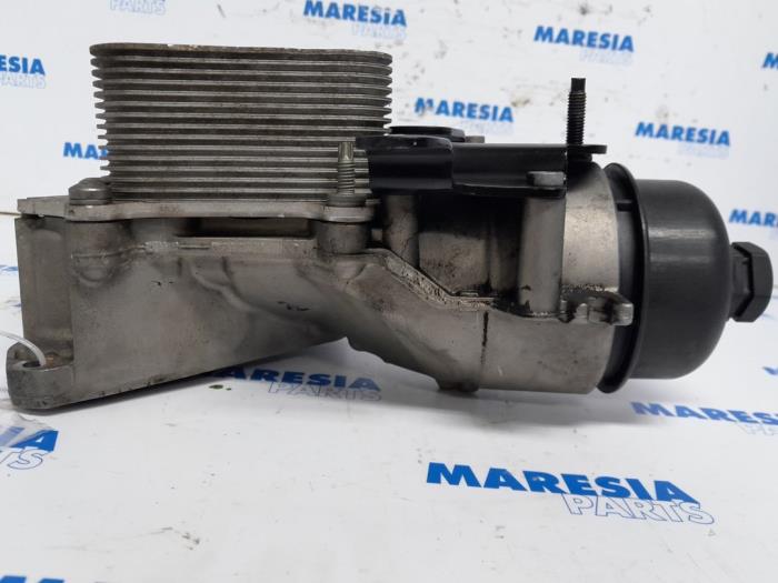Gebruikte Oliefilterhouder Peugeot 2008 (CU) 1.6 e-HDi FAP Prijs € 50,00 Margeregeling aangeboden door Maresia Parts