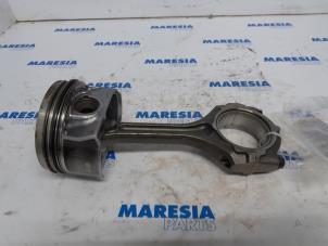 Gebruikte Drijfstang Renault Megane III Grandtour (KZ) 2.0 16V TCe 180 Prijs € 50,00 Margeregeling aangeboden door Maresia Parts