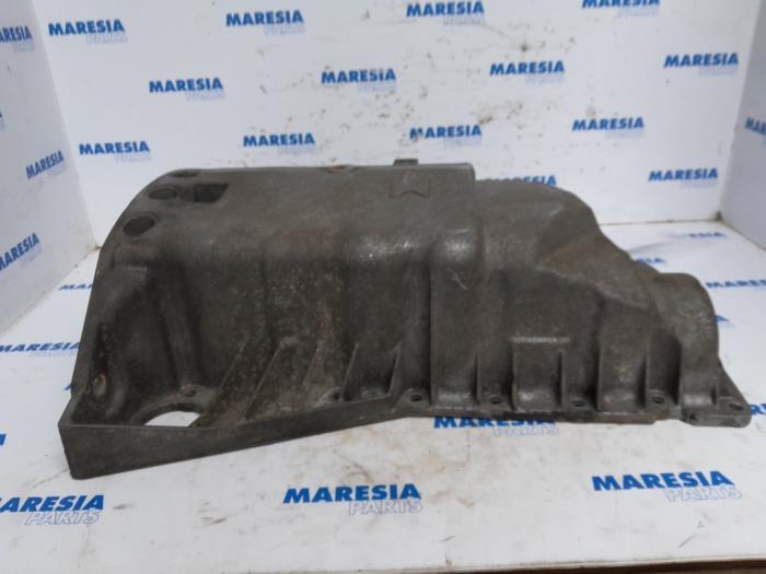 Gebruikte Carterpan Renault Megane III Grandtour (KZ) 2.0 16V TCe 180 Prijs € 30,00 Margeregeling aangeboden door Maresia Parts