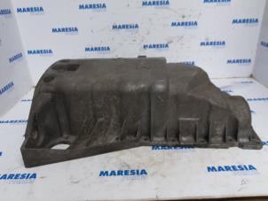 Gebruikte Carterpan Renault Megane III Grandtour (KZ) 2.0 16V TCe 180 Prijs € 30,00 Margeregeling aangeboden door Maresia Parts