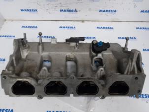 Gebruikte Inlaatspruitstuk Renault Megane III Grandtour (KZ) 2.0 16V TCe 180 Prijs € 55,00 Margeregeling aangeboden door Maresia Parts