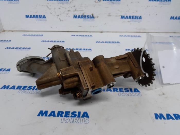 Gebruikte Oliepomp Renault Megane III Grandtour (KZ) 2.0 16V TCe 180 Prijs € 50,00 Margeregeling aangeboden door Maresia Parts