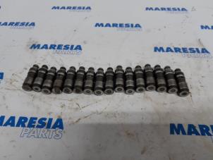 Gebruikte Klepstoter Renault Megane III Grandtour (KZ) 2.0 16V TCe 180 Prijs € 25,00 Margeregeling aangeboden door Maresia Parts