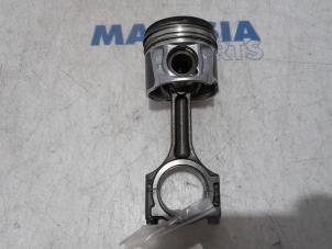 Gebruikte Drijfstang Renault Trafic (1FL/2FL/3FL/4FL) 1.6 dCi 95 Prijs € 90,75 Inclusief btw aangeboden door Maresia Parts