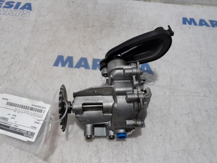 Oliepomp van een Renault Trafic (1FL/2FL/3FL/4FL) 1.6 dCi 95 2017