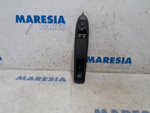 Gebruikte Combischakelaar ramen Citroen DS4 (NX) 1.6 16V VTi 120 Prijs € 50,00 Margeregeling aangeboden door Maresia Parts