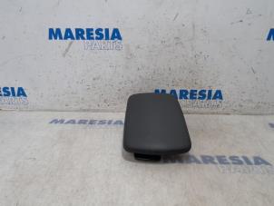 Gebruikte Armsteun Citroen DS4 (NX) 1.6 16V VTi 120 Prijs € 75,00 Margeregeling aangeboden door Maresia Parts