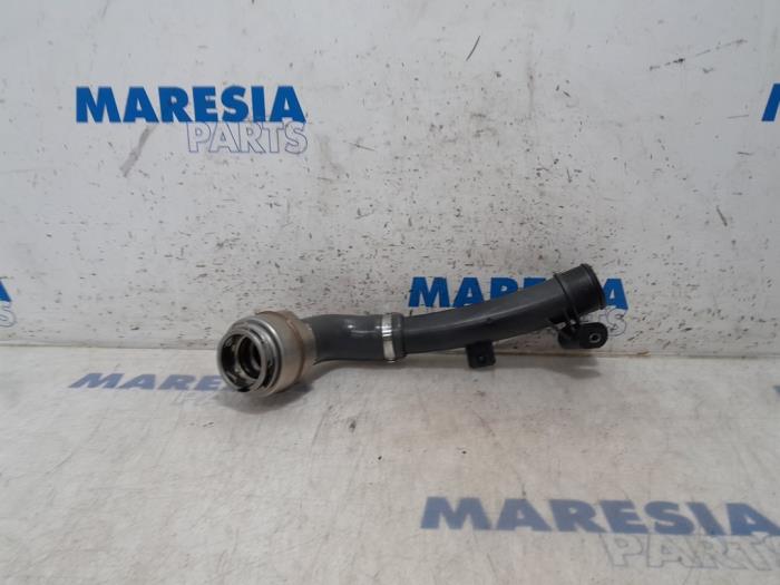 Gebruikte Intercooler Buis Renault Captur I (2R) 1.3 TCE 150 16V Prijs € 40,00 Margeregeling aangeboden door Maresia Parts