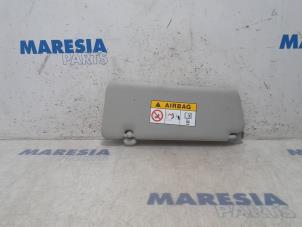 Gebruikte Zonneklep Renault Captur (2R) 1.3 TCE 150 16V Prijs € 20,00 Margeregeling aangeboden door Maresia Parts