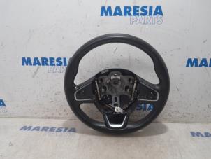 Gebruikte Stuurwiel Renault Captur (2R) 1.3 TCE 150 16V Prijs € 105,00 Margeregeling aangeboden door Maresia Parts