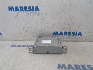 Gebruikte Radio Renault Captur (2R) 1.3 TCE 150 16V Prijs € 105,00 Margeregeling aangeboden door Maresia Parts