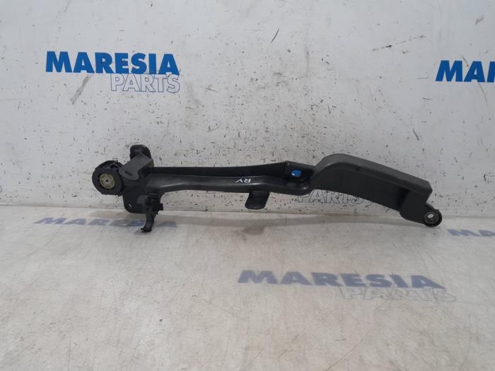 Gebruikte Subframe Peugeot 508 SW (8E/8U) 1.6 THP 16V Prijs € 35,00 Margeregeling aangeboden door Maresia Parts