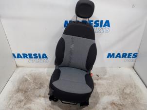 Gebruikte Voorstoel rechts Fiat Panda (312) 0.9 TwinAir Turbo 80 Prijs € 210,00 Margeregeling aangeboden door Maresia Parts
