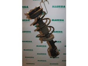 Gebruikte Mac Phersonpoot links-voor Renault Laguna II (BG) 1.9 dCi 120 Prijs € 40,00 Margeregeling aangeboden door Maresia Parts