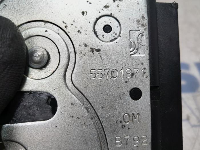 Achterklep Slotmechaniek van een Fiat 500 (312) 0.9 TwinAir 85 2011